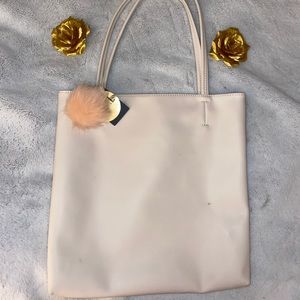 SOLD🚨 FOREVER 21 -Leather Tote w/Faux Fur Pom Pom